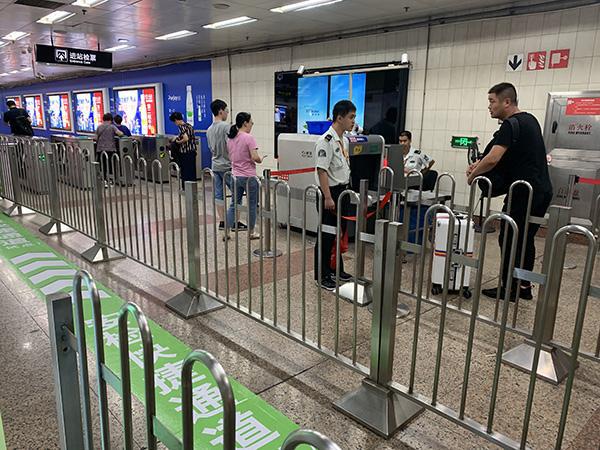 上海地鐵站開通安檢快捷通道:掃碼申請,獲邀后無需安檢